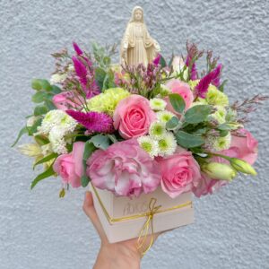 BOX DE FLORES COM NOSSA SENHORA