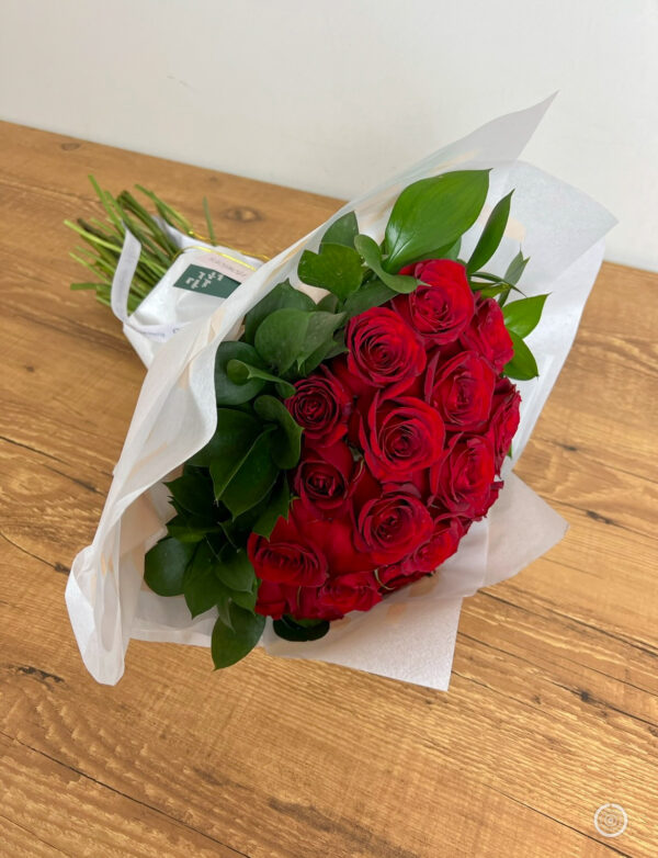 Buque 24 rosas vermelhas