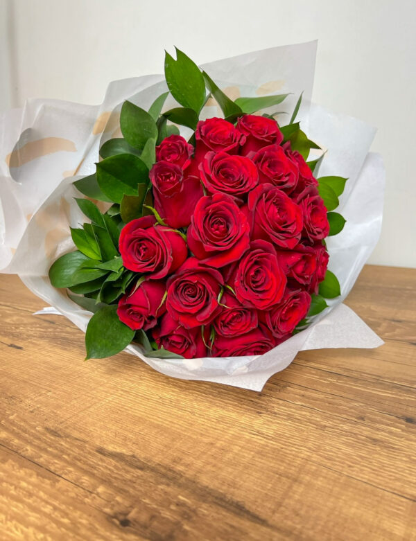 Buque 24 rosas vermelhas