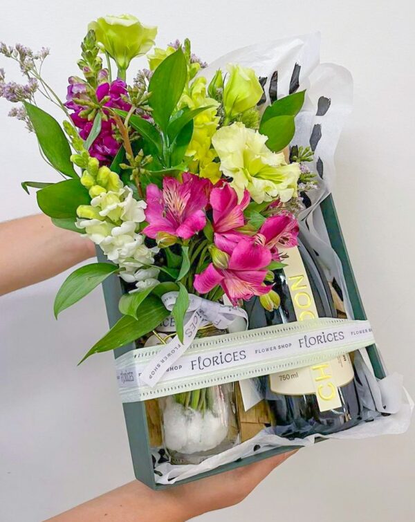 KIT COM FLORES E ESPUMANTE CHANDON