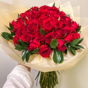 BUQUE 100 ROSAS VERMELHAS